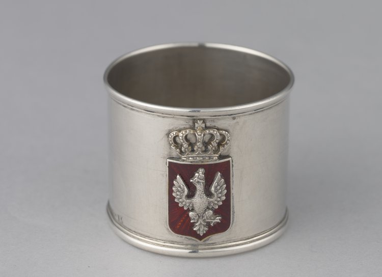 Serwetnik z godłem Polski - Orłem w koronie