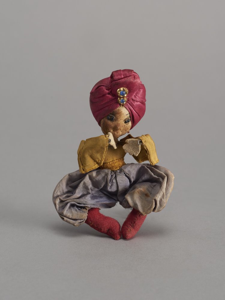 Lalka w stroju wschodnim należąca do Jadwigi Dudzińskiej-Bednarskiej - pamiątka z Pawiaka