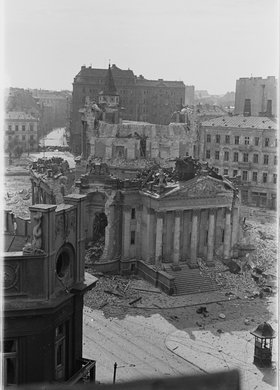 Panorama placu Trzech Krzyży i ruiny kościoła św. Aleksandra