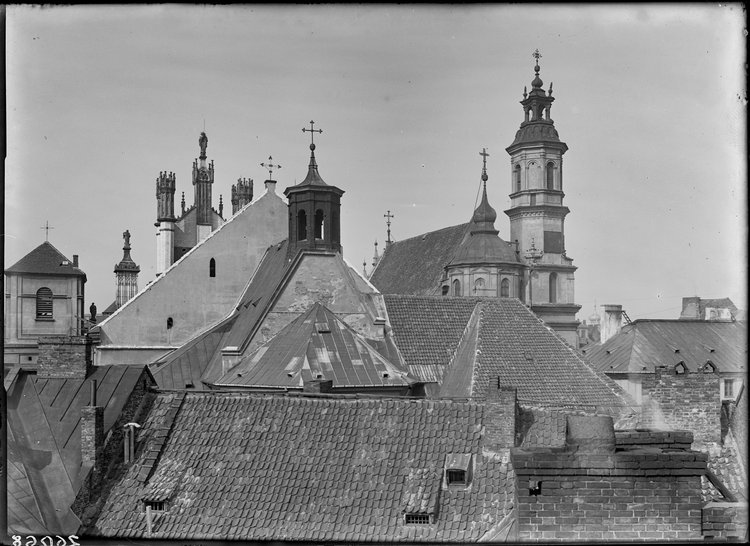 Szczyty katedry św. Jana Chrzciciela i kościoła Matki Bożej Łaskawej