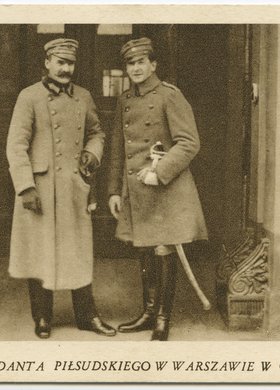 Komendant Józef Piłsudski z kapitanem Bolesławem Wieniawa-Długoszowskim przed hotelem Brühlowskim w Warszawie