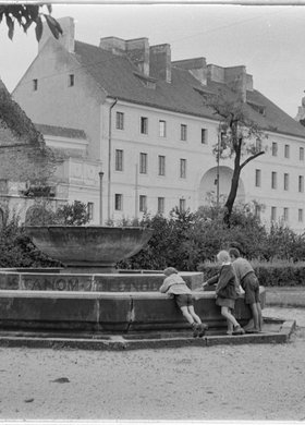 Skwer Hoovera przy Krakowskim Przedmieściu