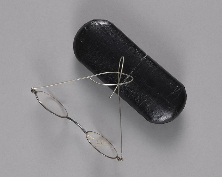 Okulary Janusza Korczaka (Henryka Goldszmita)