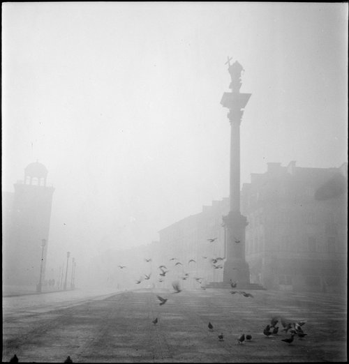Plac Zamkowy we mgle