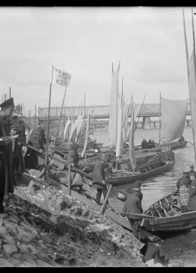 Przeprawa przez Wisłę oraz mosty Kierbedzia i Beselera.