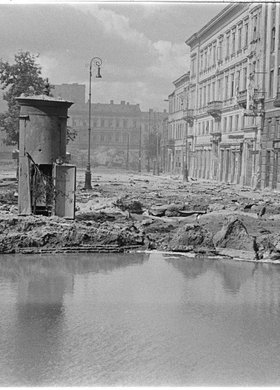 Lej po wybuchu bomby na ulicy Kredytowej