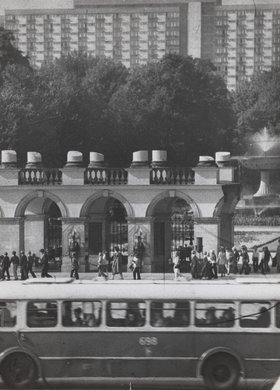 Widok z góry na plac Zwycięstwa (ob. Piłsudskiego) i Grób Nieznanego Żołnierza