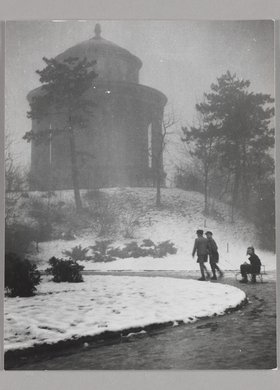 Ogród Saski in winter, view of the Water Tower