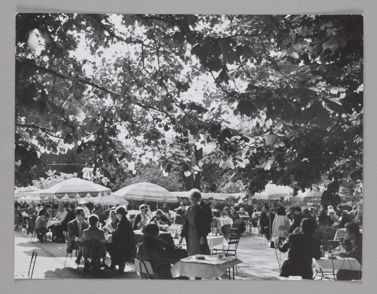 Café in Royal Baths Park
