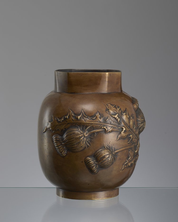 Wazon z motywem gałązki ostu