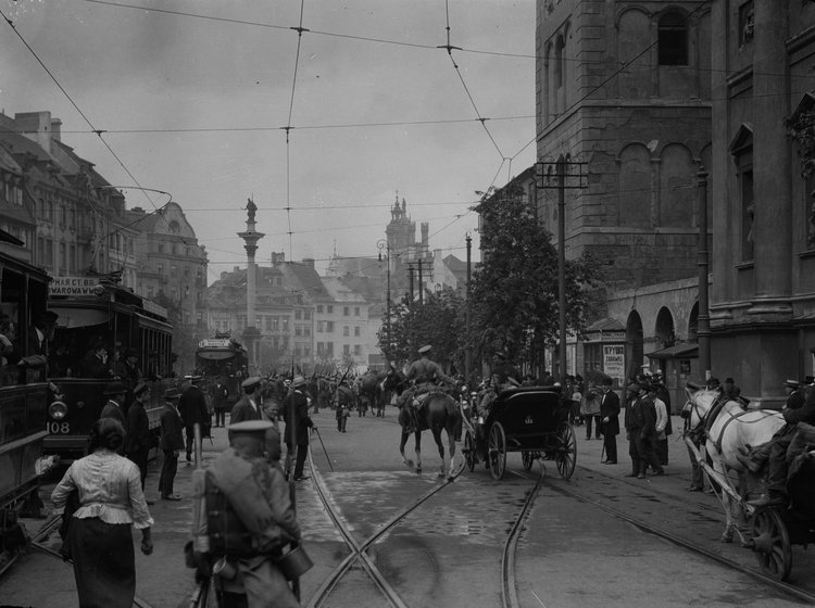 Ostatnie pułki rosyjskie opuszczające miasto