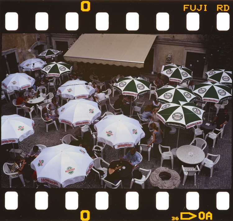 Skrzyżowanie ulicy Marszałkowskiej i Alej Jerozolimskich nocą