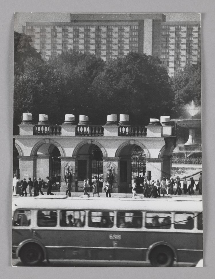 Widok z góry na plac Zwycięstwa (ob. Piłsudskiego) i Grób Nieznanego Żołnierza