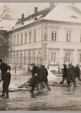 Odśnieżanie placu Trzech Krzyży