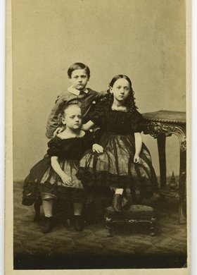 Portret trojga dzieci