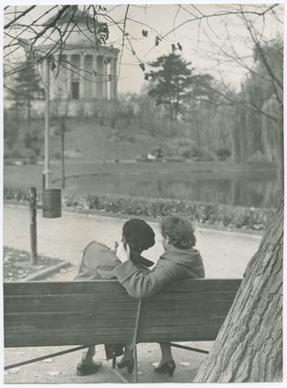 Para na ławce w Ogrodzie Saskim