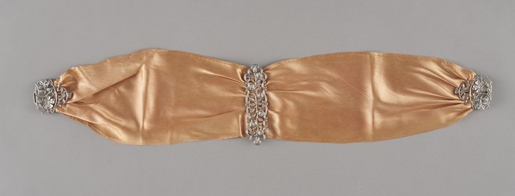 Pasek damski łososiowy z ażurowymi klamrami