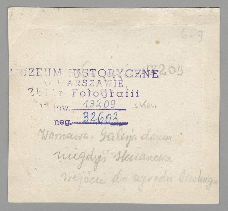 Widok na plac Saski z kamienicy przy Krakowskim Przedmieściu