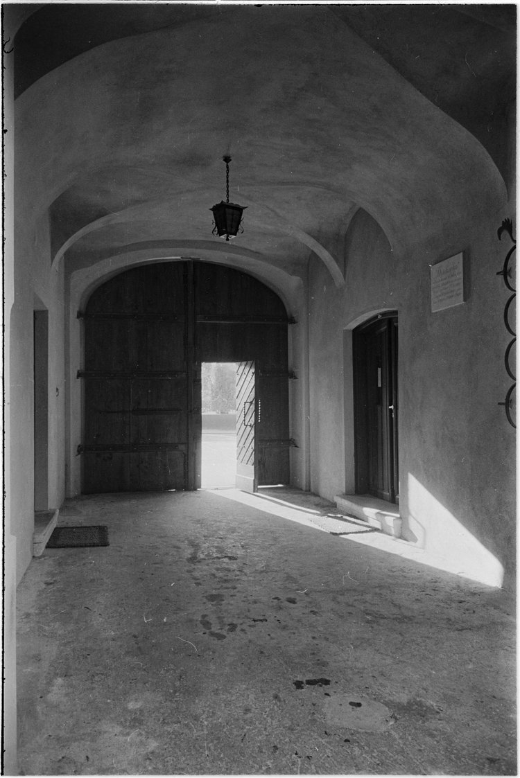 Dziekanka, przejazd bramny