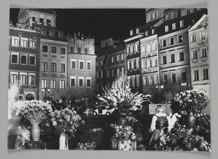 Rynek Starego Miasta w wieczornym oświetleniu