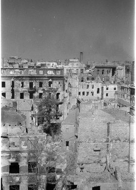 Panorama zniszczeń Śródmieścia w rejonie ulic Górskiego i Wareckiej