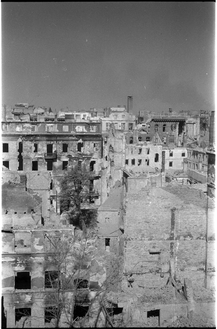 Panorama zniszczeń Śródmieścia w rejonie ulic Górskiego i Wareckiej