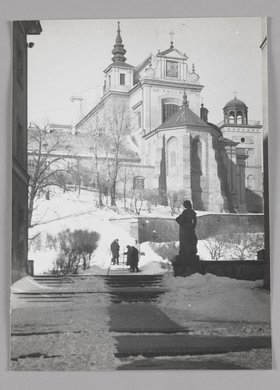 Widok z Mariensztatu na kościół św. Anny