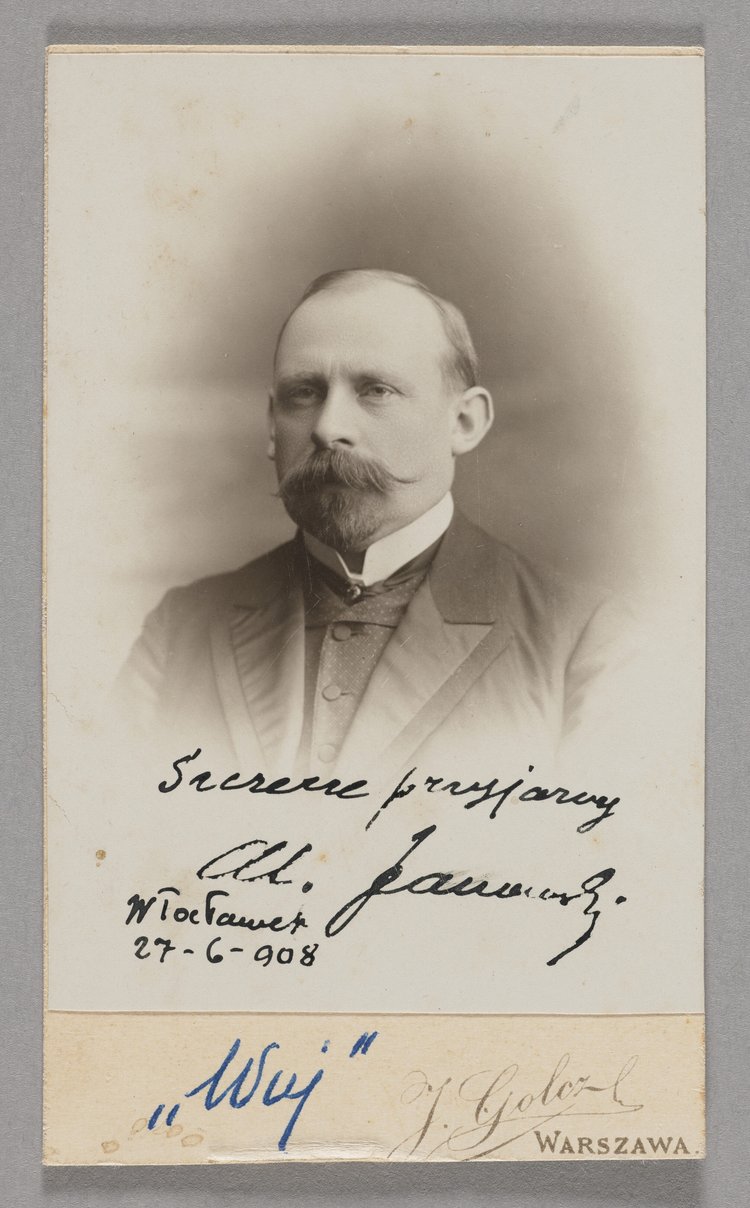 Album z fotografiami nauczycieli i uczennic pensji Antoniny Walickiej w Warszawie