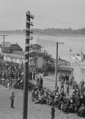 Ewakuacja rosyjskiej armii, przystań nad Wisłą