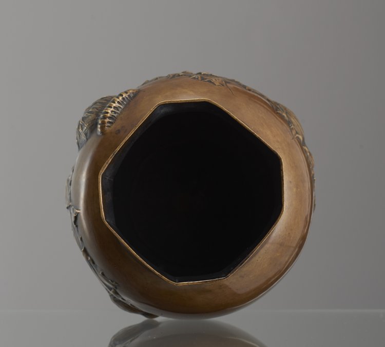 Wazon z motywem gałązki ostu