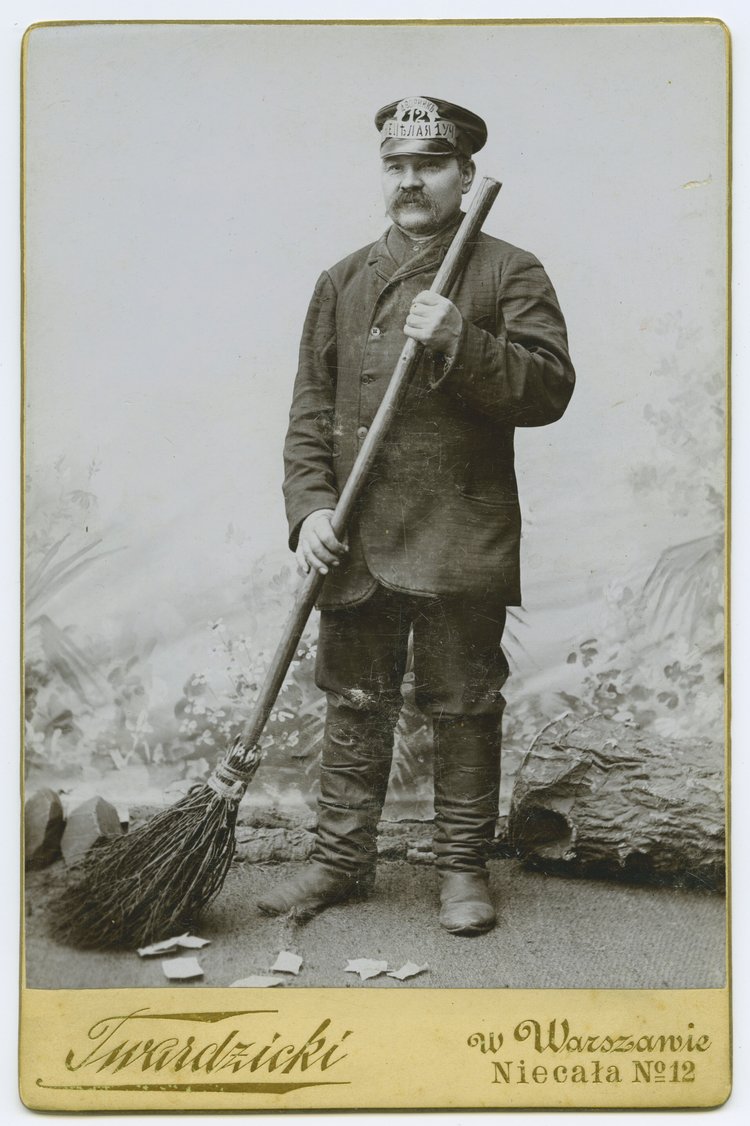 Dozorca z serii typów warszawskich