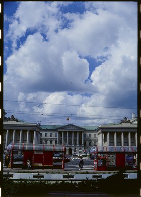 Przystanki i Urząd Miasta na placu Bankowym