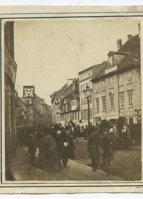 Krakowskie Przedmieście, widok na kamienice wyburzone po powstaniu styczniowym