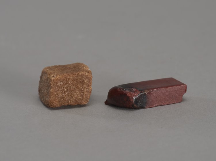 Kostka cukru i lak do pieczęci