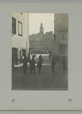 Ulica Nowomiejska, widok w kierunku Rynku Starego Miasta