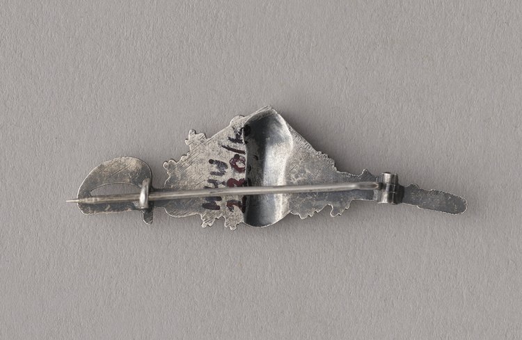 Broszka upamiętniająca proklamację Królestwa Polskiego 5 listopada 1916