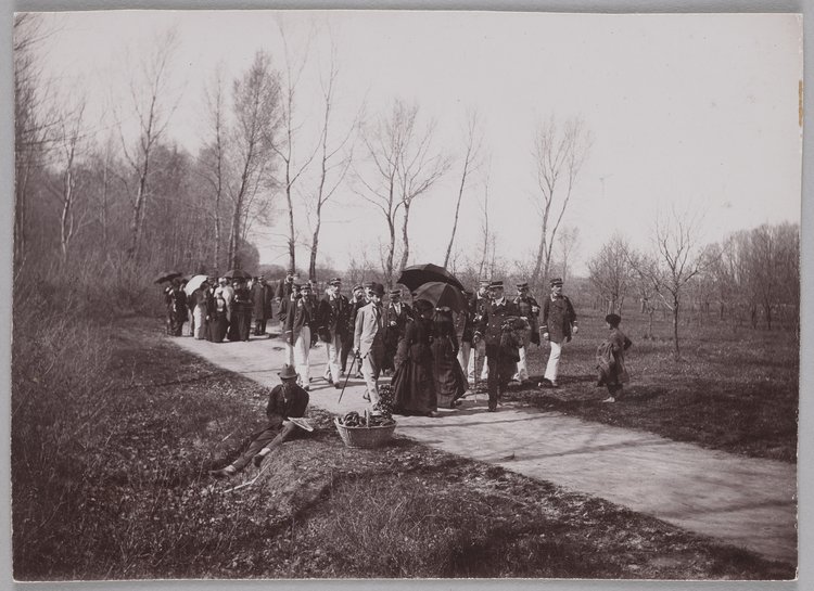 Majówka Warszawskiego Towarzystwa Wioślarskiego na Saskiej Kępie na inaugurację sezonu 1892
