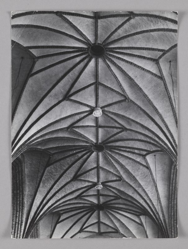 
                     
                     Edward Hartwig, Sklepienie nawy głównej katedry św. Jana Chrzciciela, przed 1973.
                     
                     