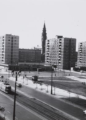 Widok ulicy Juliana Marchlewskiego (obecnie: aleja Jana Pawła II)