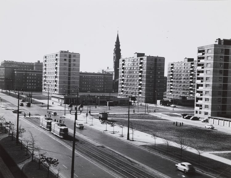 Widok ulicy Juliana Marchlewskiego (obecnie: aleja Jana Pawła II)