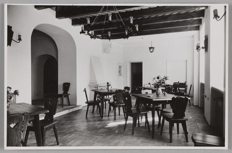 Dziekanka, wnętrze i meble według projektu Zygmunta Stępińskiego