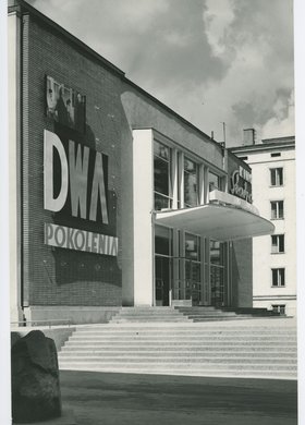 Kino Skarpa przy ulicy Kopernika, wejście główne