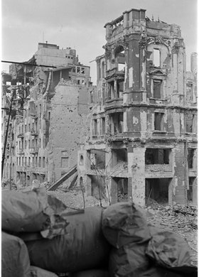 Ruiny zabudowy przy ulicy Marszałkowskiej