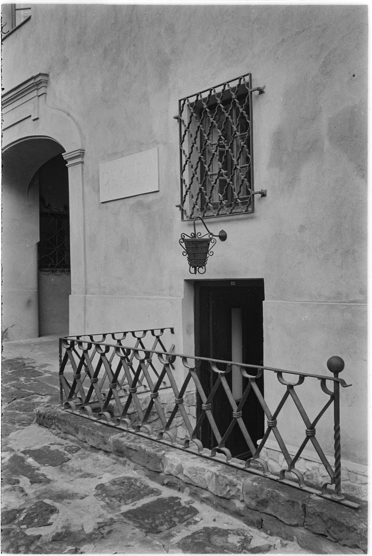 Dziekanka, fragment elewacji od strony podwórza