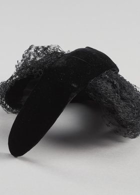 Wizytowe nakrycie głowy, tzw. fascynator