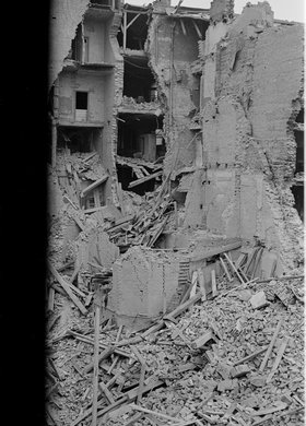 Ruiny zabudowy na posesji przy ulicy Wspólnej 20