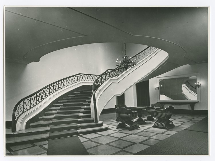 Widok wnętrza ambasady Węgier w Alejach Ujazdowskich