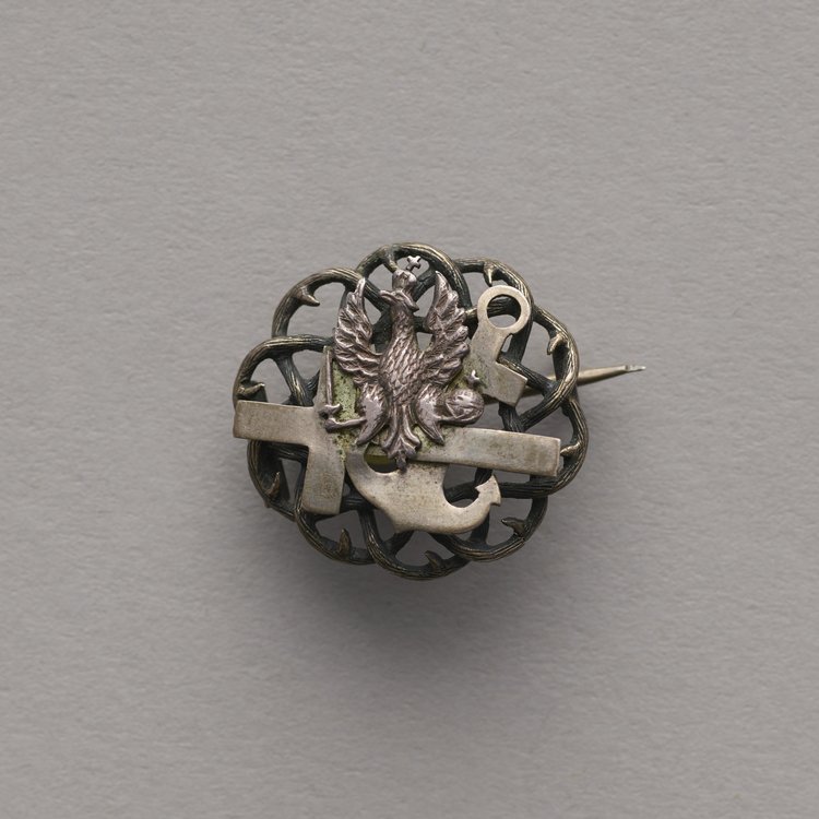 Broszka z symbolami patriotycznymi