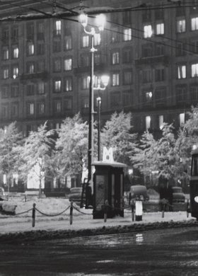 Night view of Konstytucji Sq. in winter