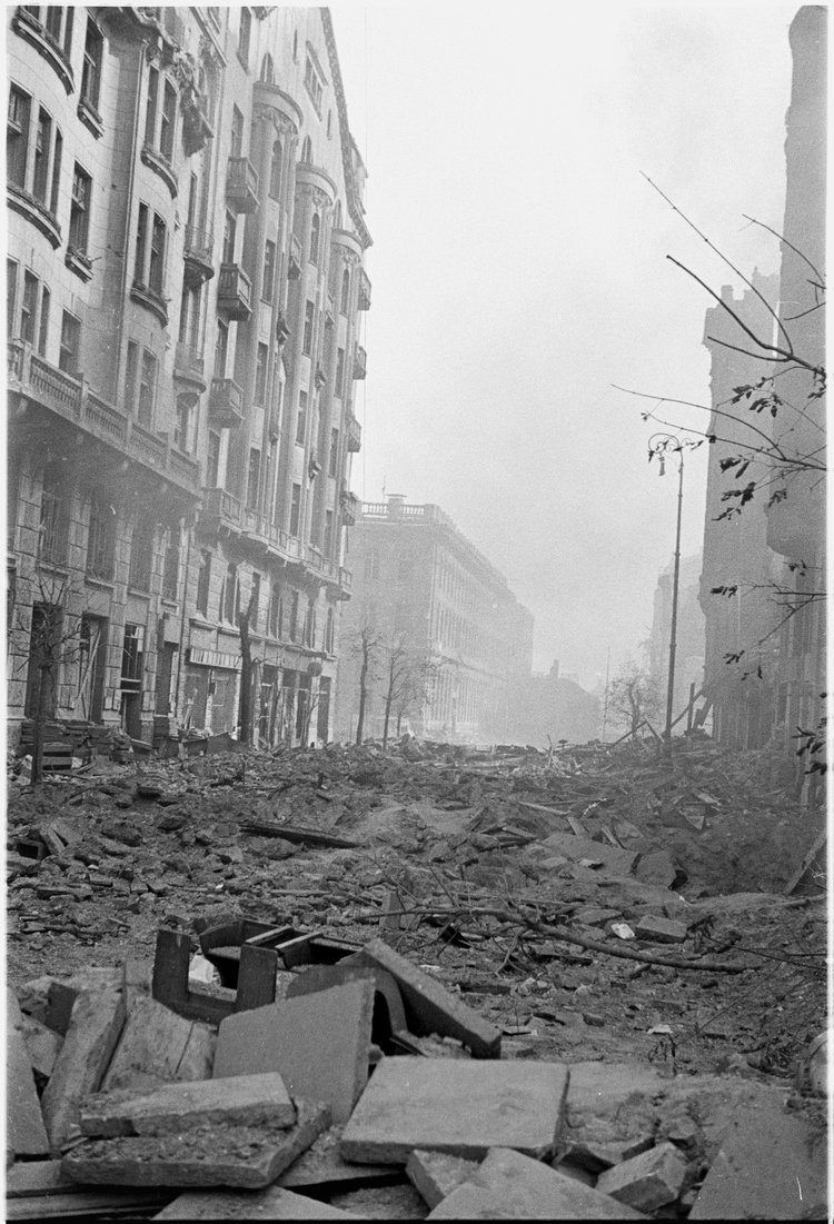 Zniszczenia zabudowy na ulicy Henryka Sienkiewicza